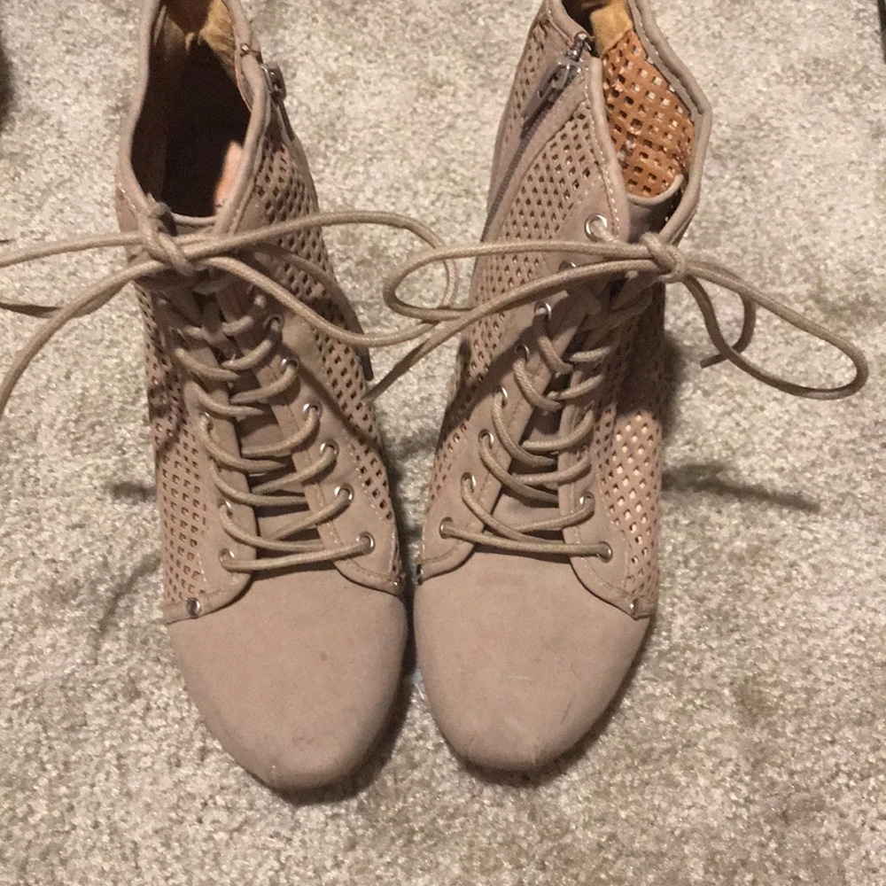 Cute Tan High heel booties!